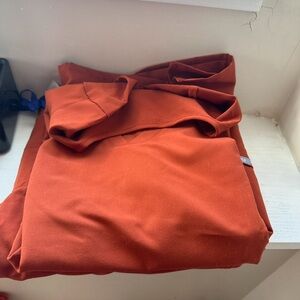 FIGS Women’s Auburn Orange Scrub Set